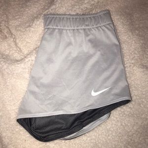 •NIKE ATHLETIC SHORTS•